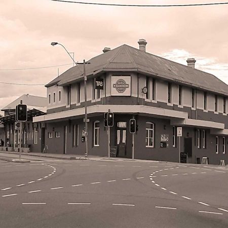 The Beaconsfield Hotel Fremantle Exterior photo